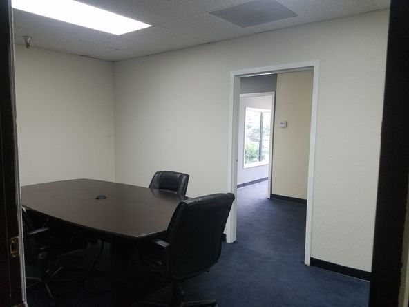 NICE LAY-OUT, GREAT LOCATION. FOR LEASE BY OWNER. 3 ROOM OFFICE.